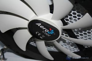 00091Aerocool XPREDATOR WHITE XTREMEHARDWARE.COM